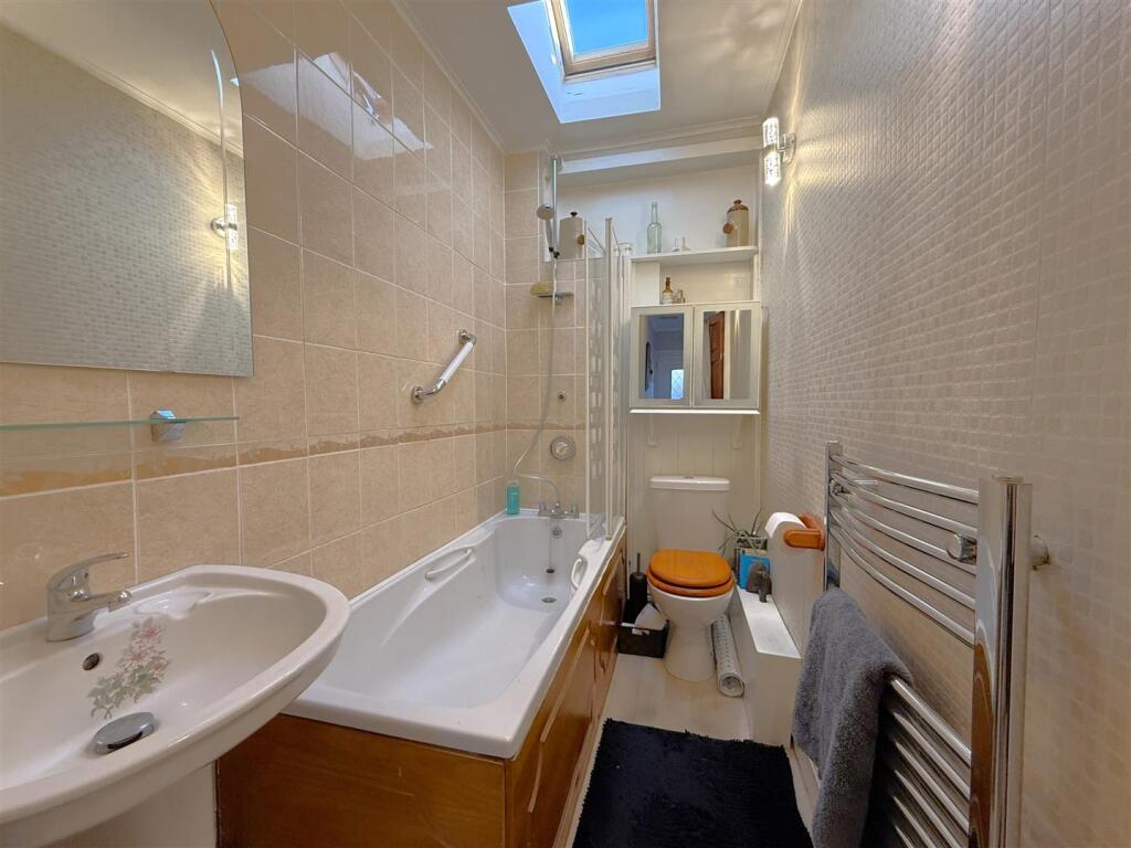 Bathroom.JPG