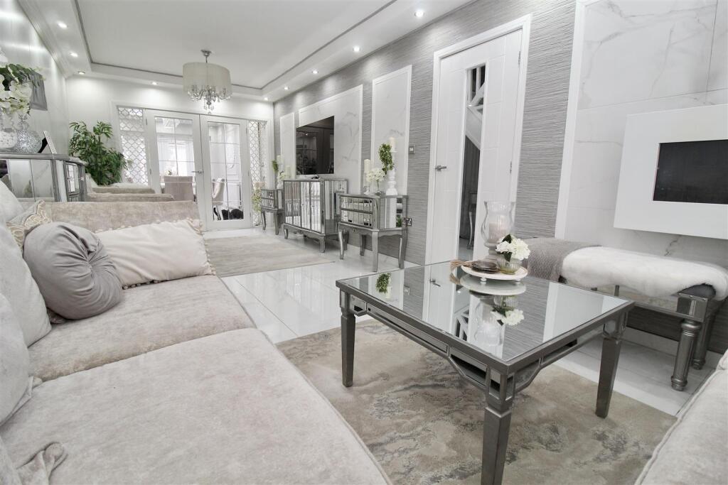 Through Lounge (was originally 2 rooms)