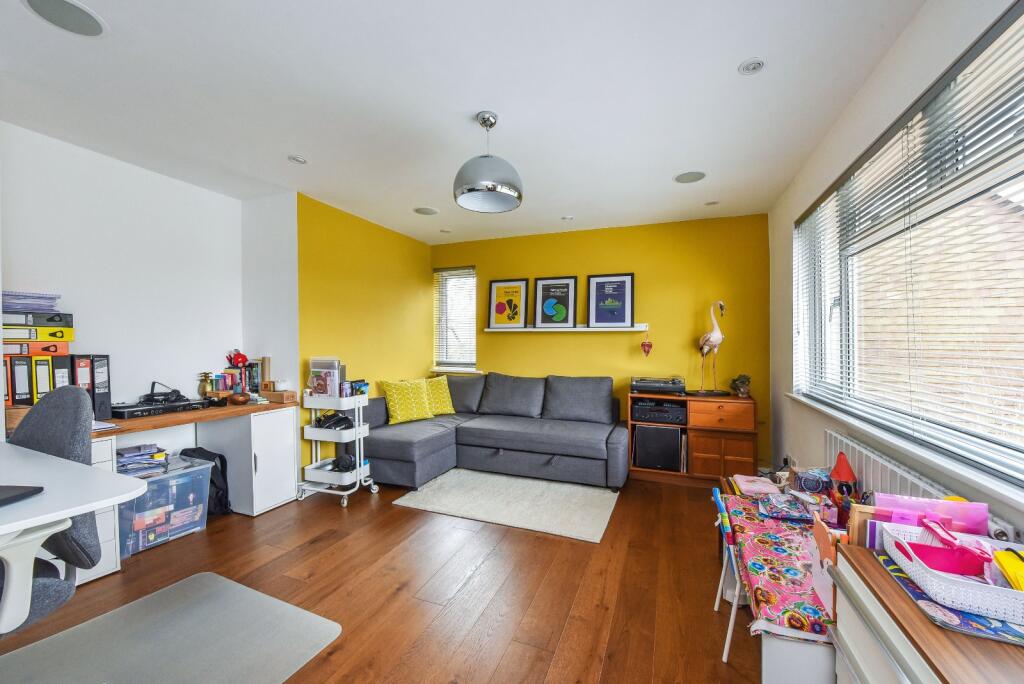 Office/Fifth Bedroom