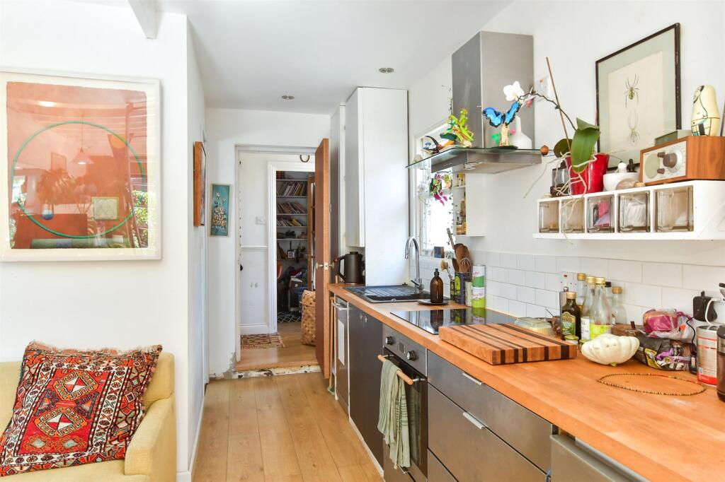 Kitchen/ Lounge