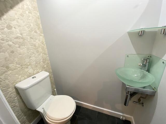Cloakroom/wc