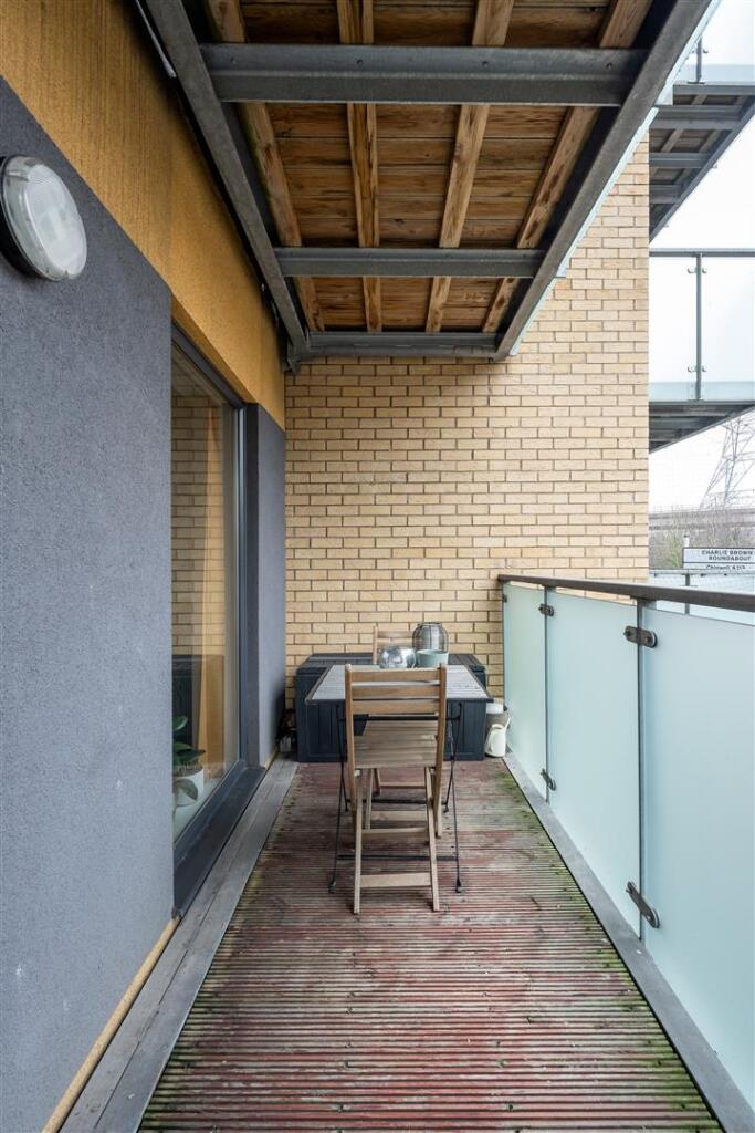 Chigwell Road, E18