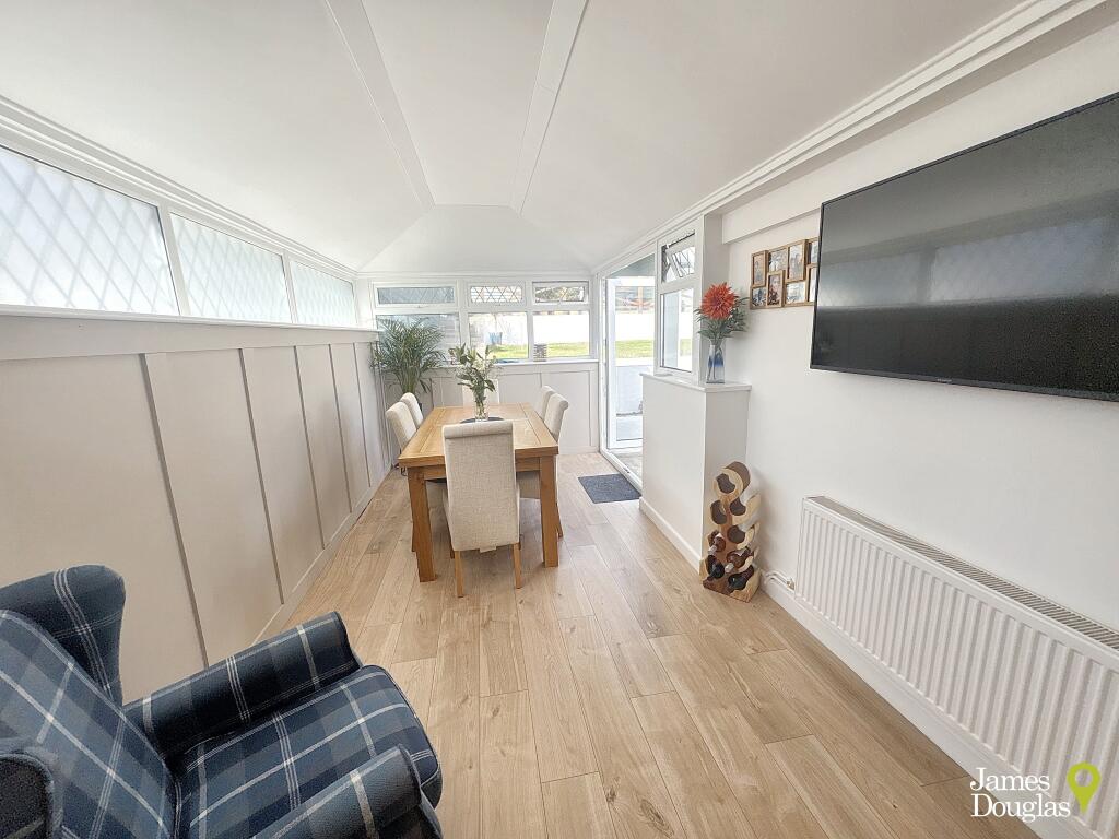 DINING ROOM (1)