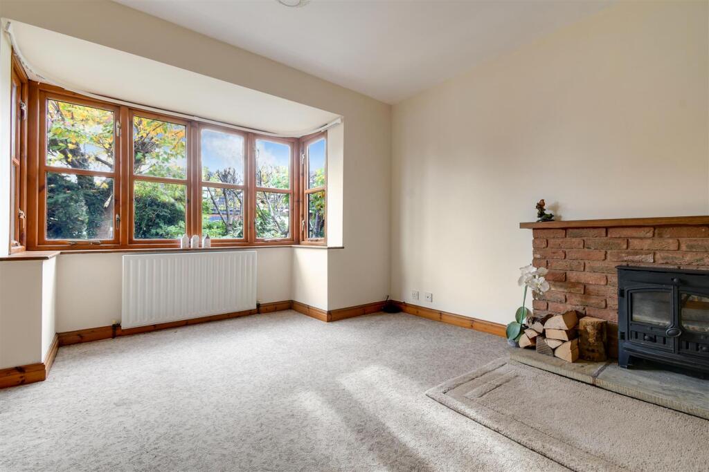 Lounge Bay Window