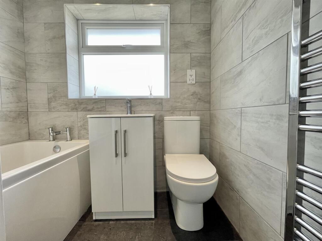 5 Goyt Rd Bathroom.jpeg