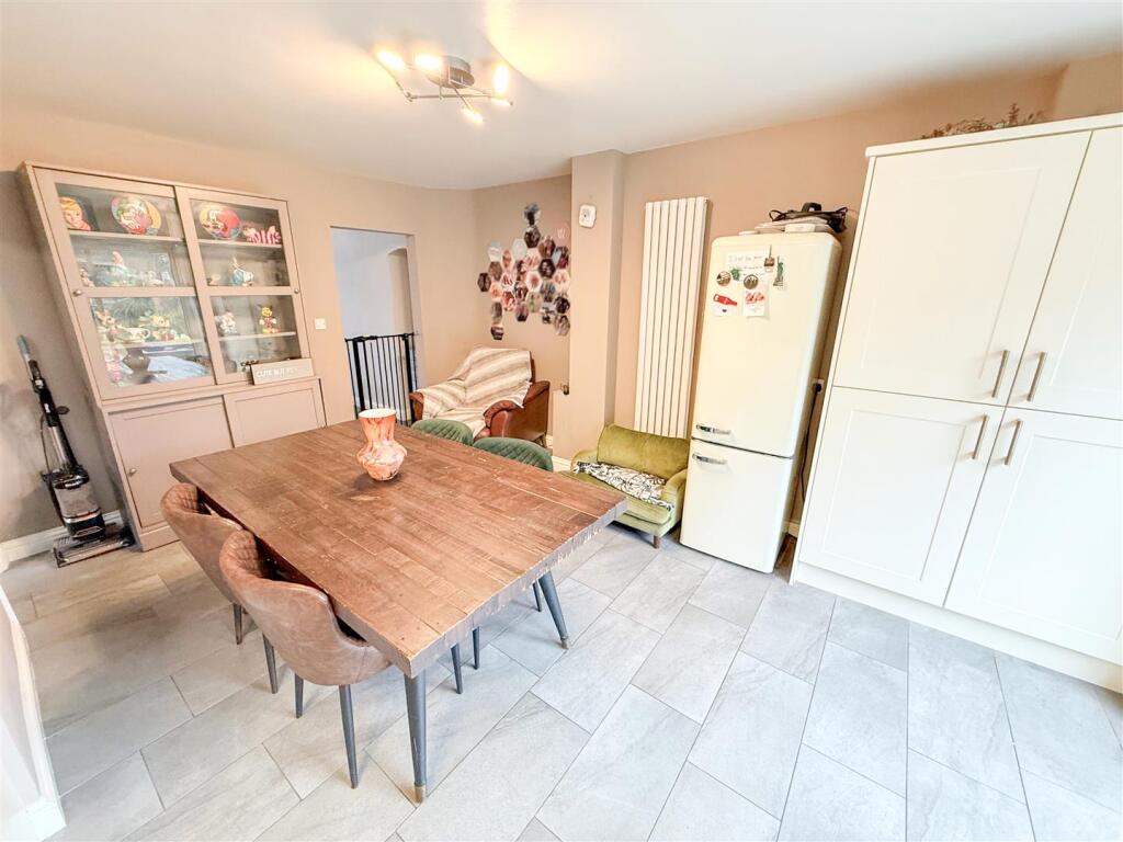 OPEN PLAN LIVING DINING KITCHEN