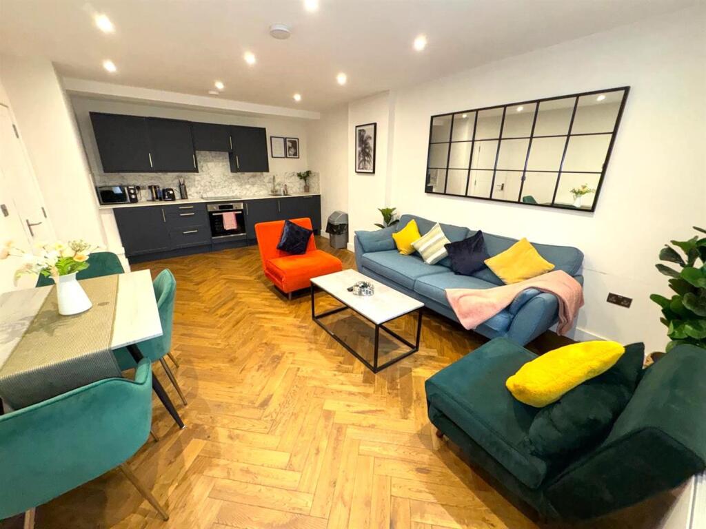 Living room 2.jpeg