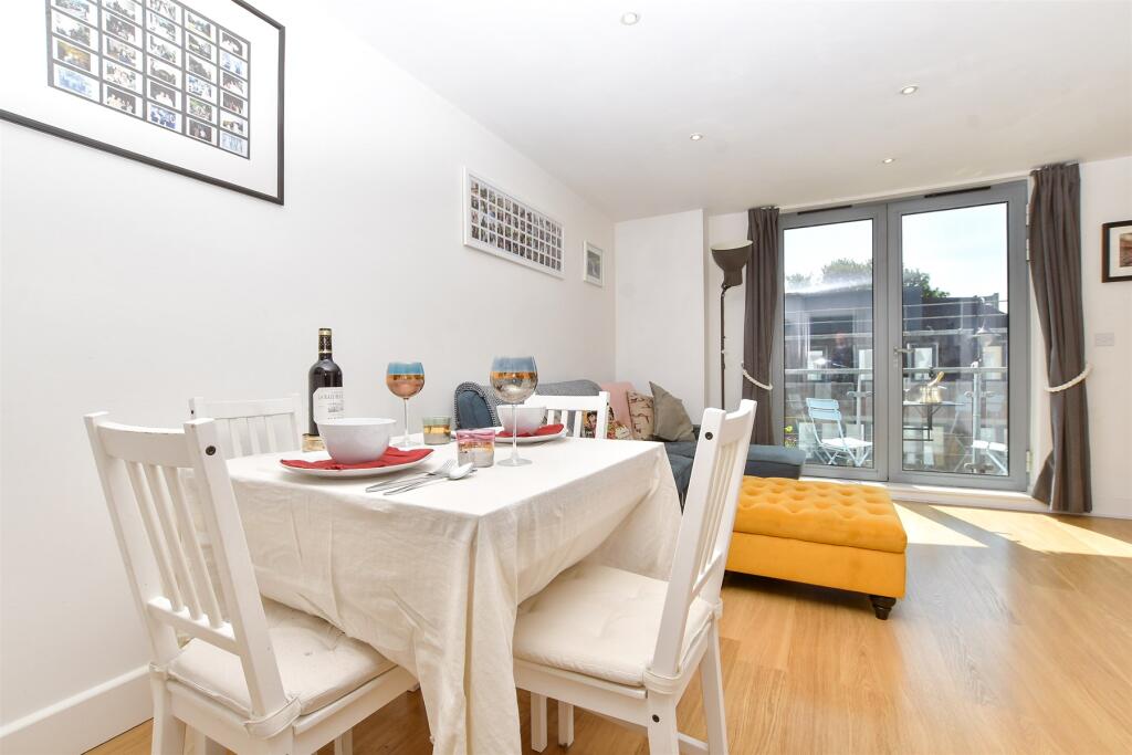 Kitchen / Living Room