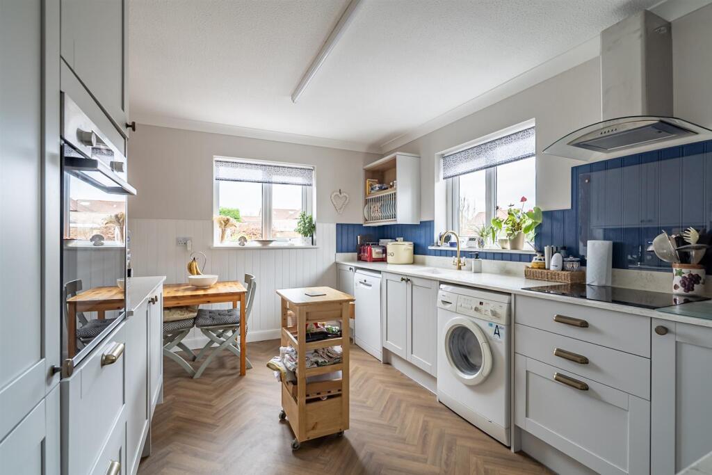 KITCHEN / DINER
