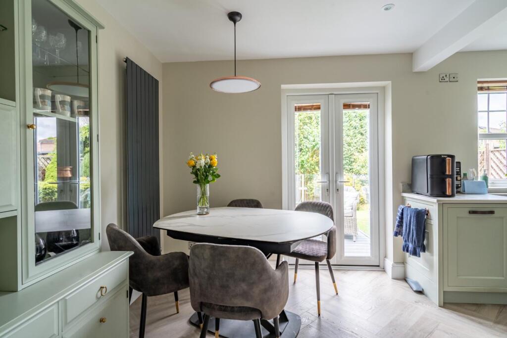 manor farm close-8.jpg