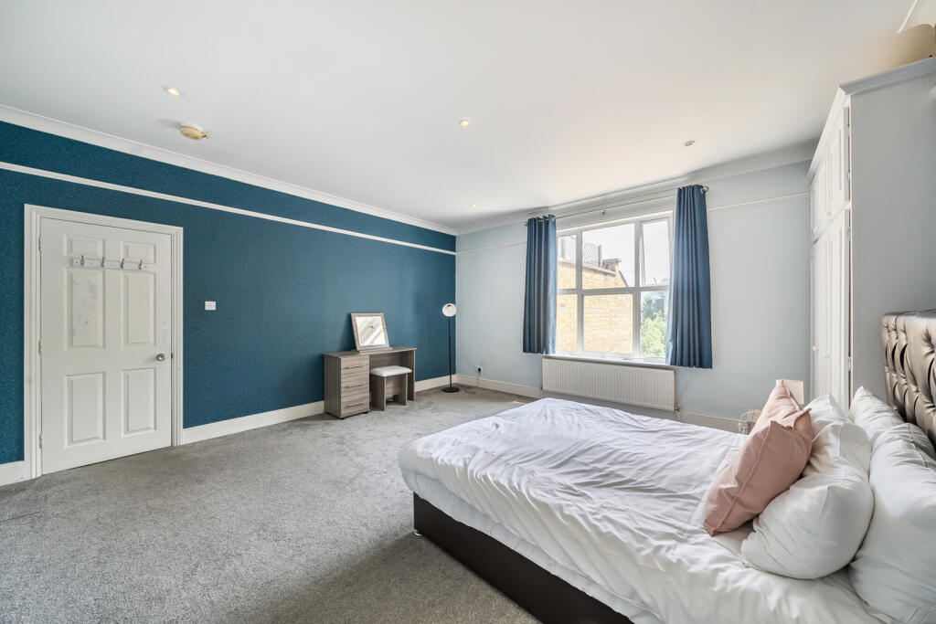 1336022-15-689602...