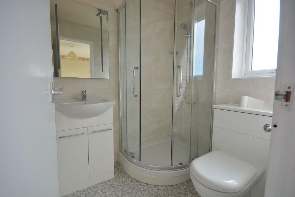 EN SUITE SHOWER ROOM