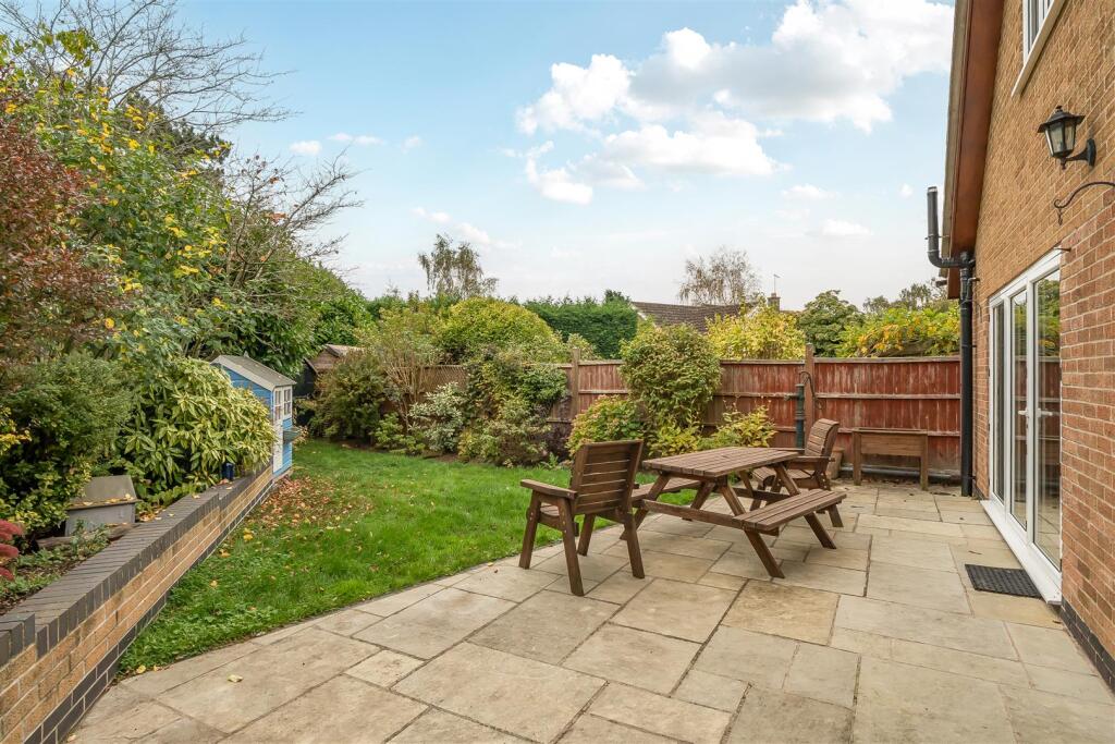 16 Nethercroft Drive, Packington