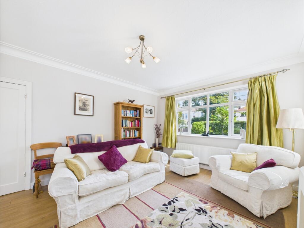 CAM02386G0-PR0141-STILL018