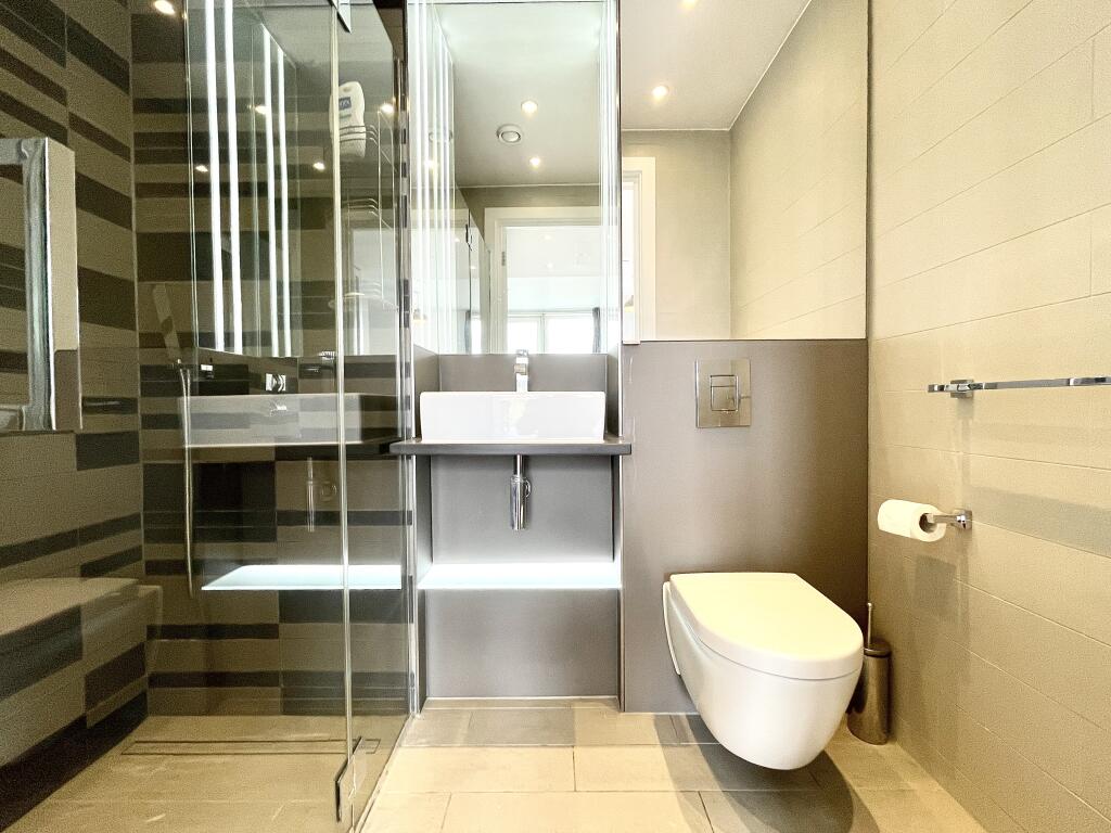 Master Bedroom En-Su