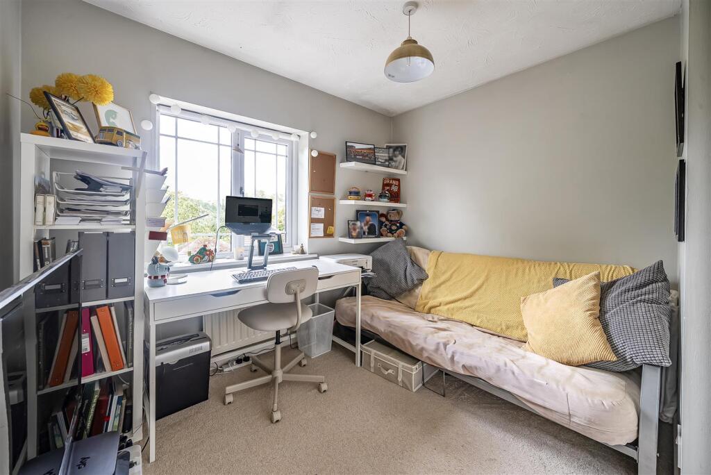 4 Acorn Way, Silverstone (21).jpg