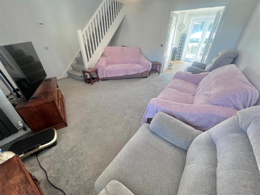 Lounge 2.jpg