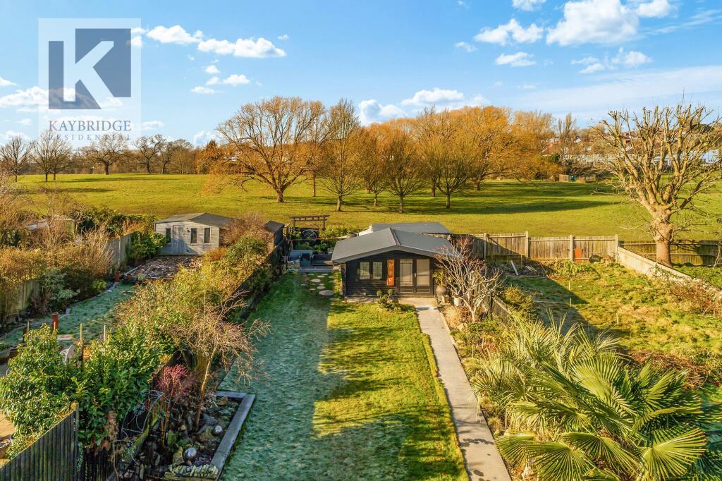 St. Clair Drive, Worcester Park - KT4 8UG