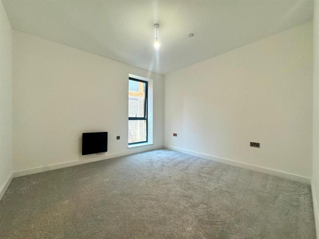 Second bedroom pic 2.jpeg
