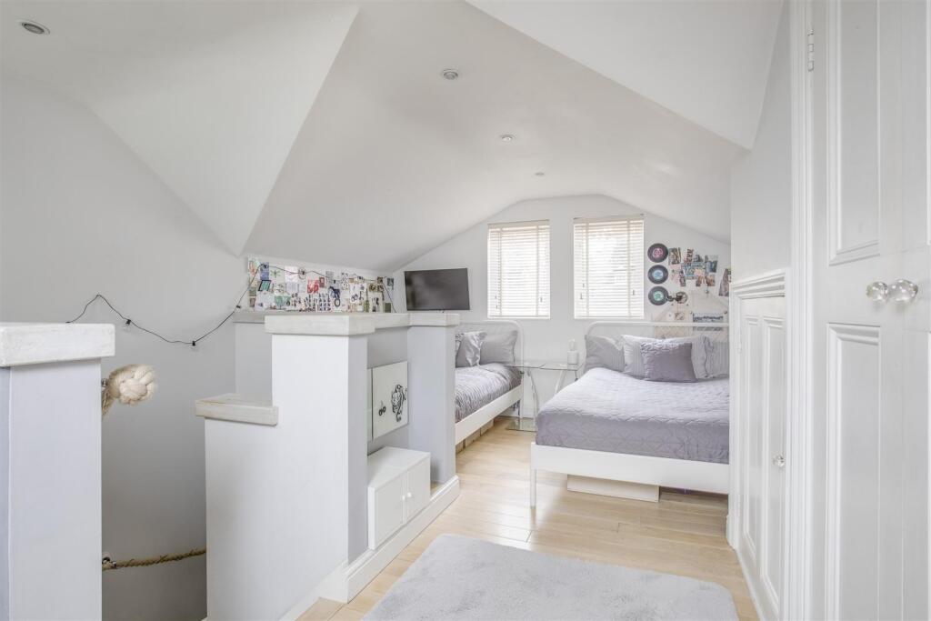 85 Totteridge Road, HP13 6EY-4.jpg