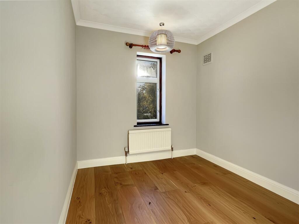 bedroom .jpg