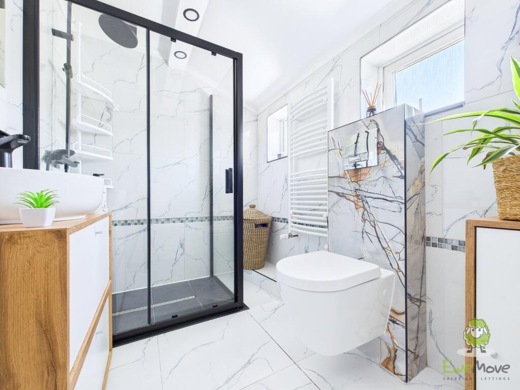 CAM01543G0-PR0136-STILL029