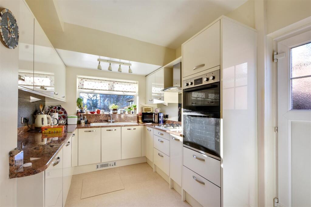Kitchen_1.jpeg
