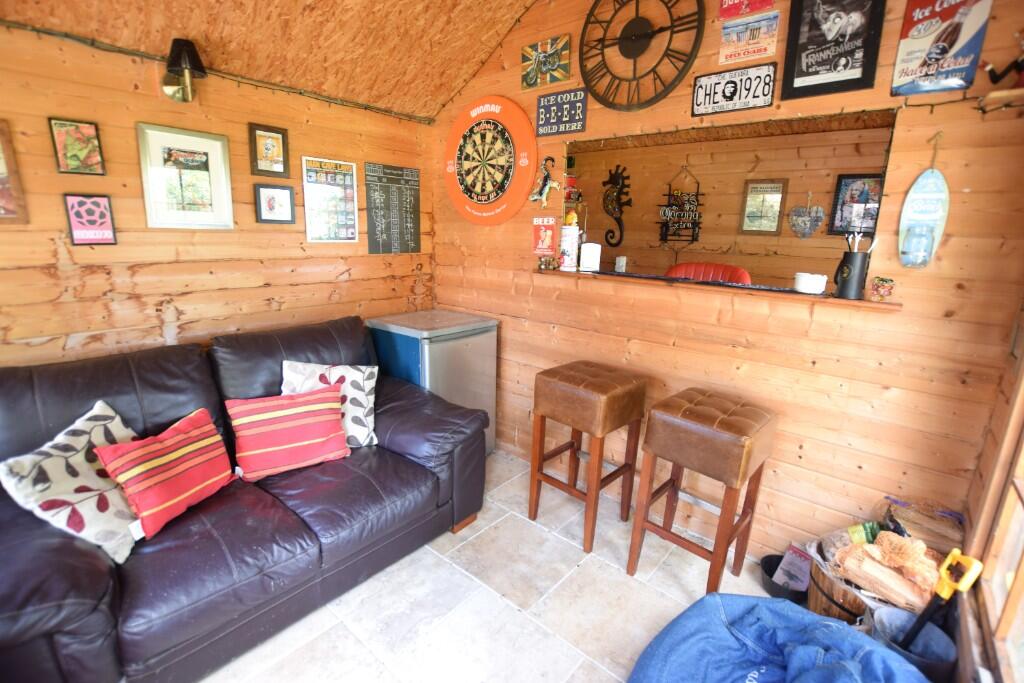 Outside Bar