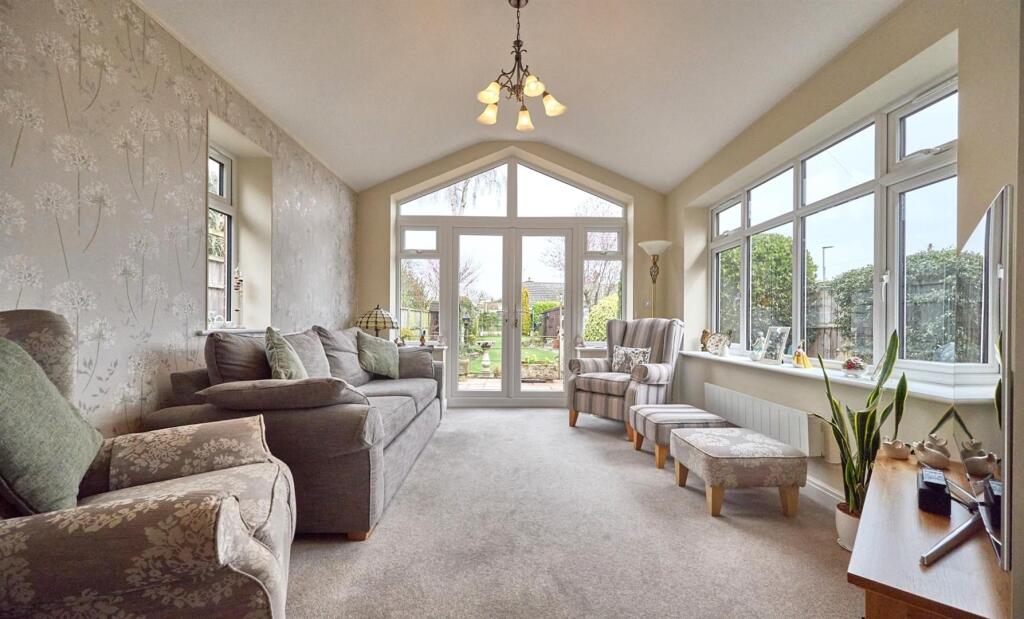 Living dining room to rear