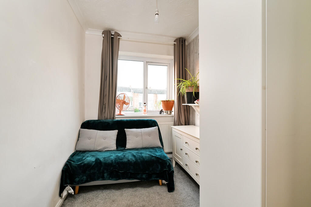 38 Ryecroft Garde...