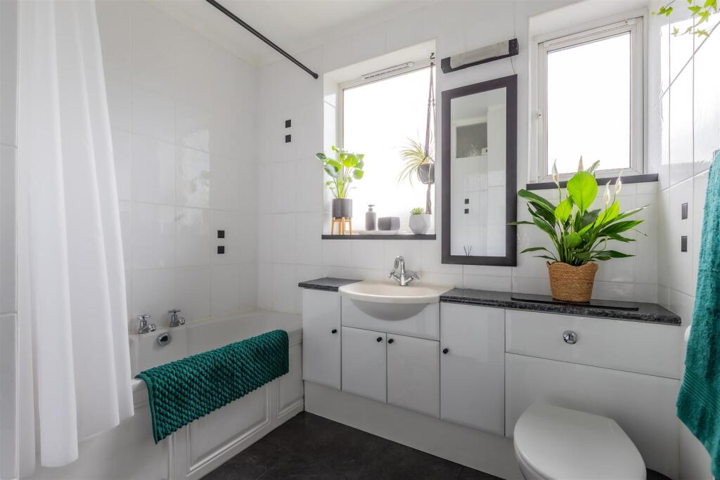 Ambleside Avenue 7-14.jpg