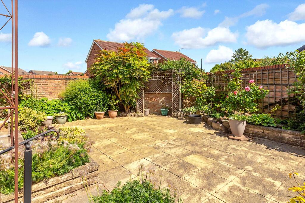 24 Turnberry - Garden