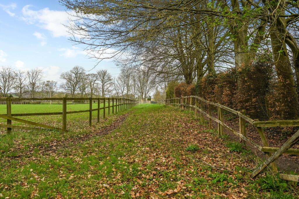 Access track to Exton