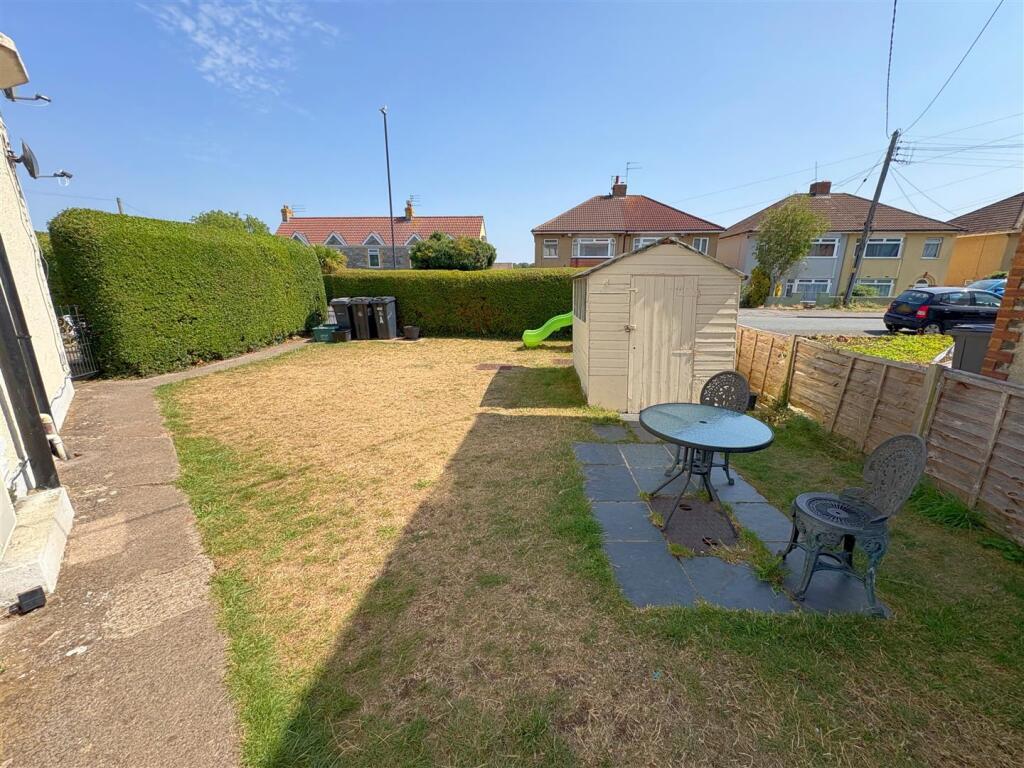 Garden to side (1).jpg