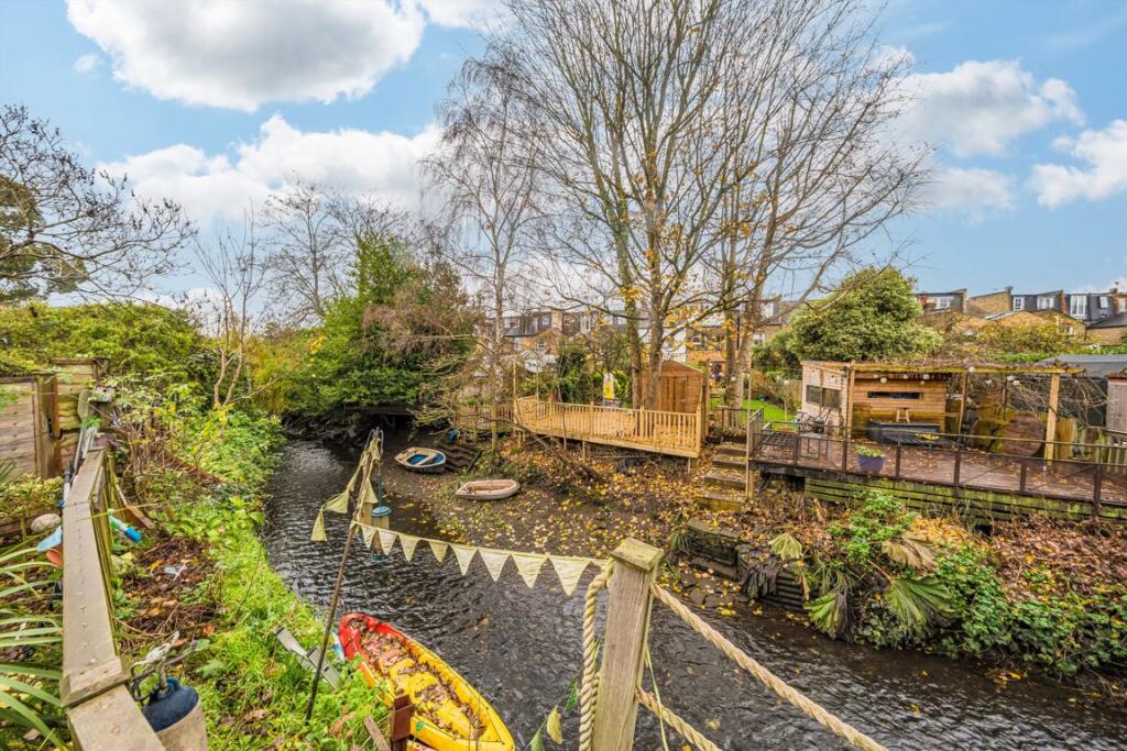 Dawes Avenue, Old Isleworth