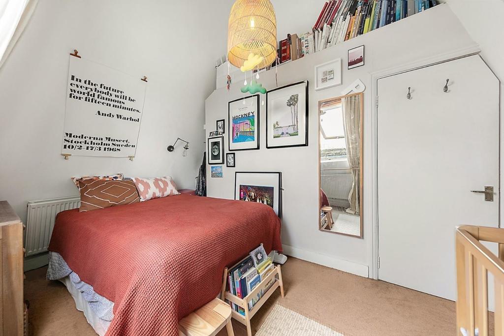Bedroom (1).jpg