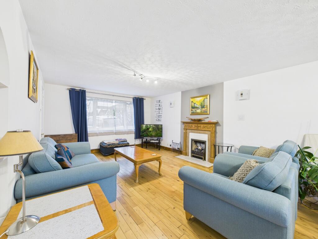 CAM04018G0-PR0400-STILL024