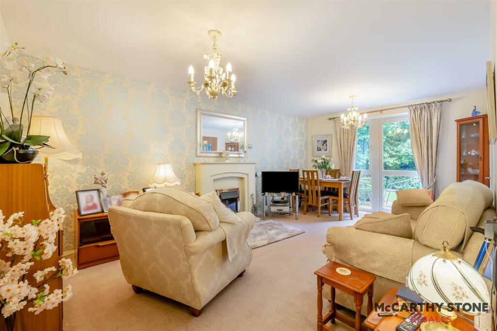 8604007-interior10.JPG