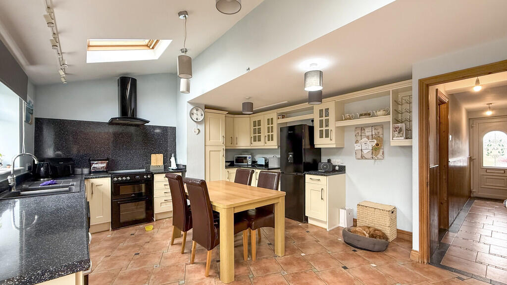 Kitchen/dining ro...