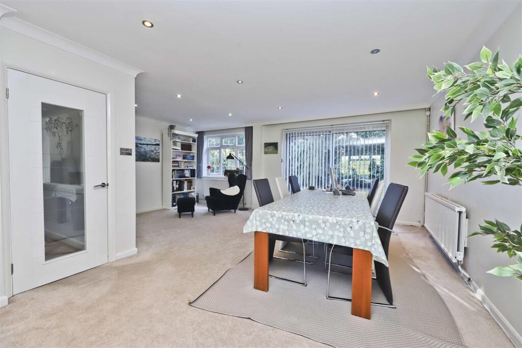 Living/dining room