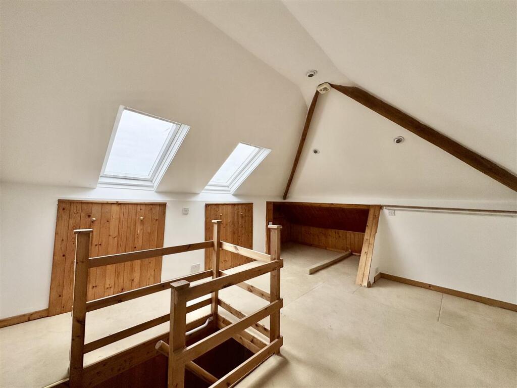 LOFT ROOM
