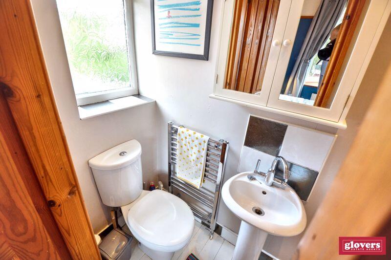EN SUITE SHOWER ROOM