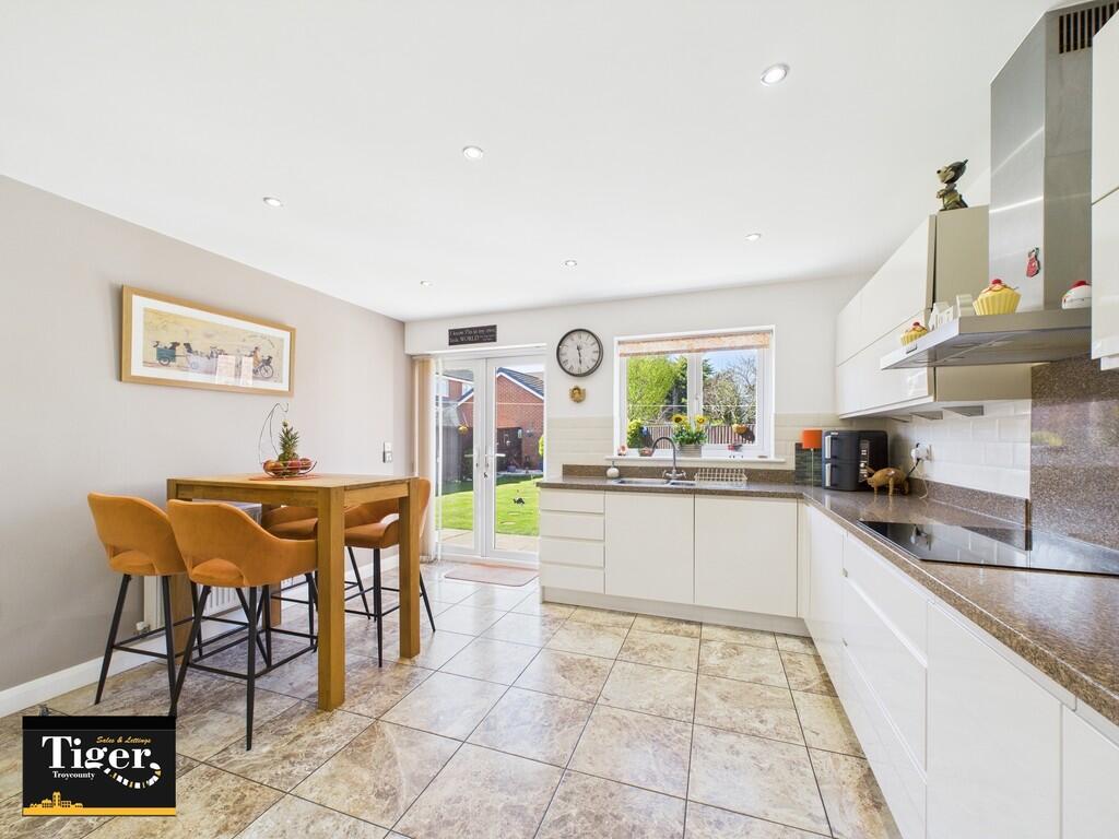 CAM02176G0-PR0538...