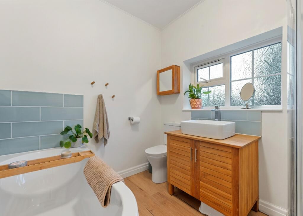 Main bathroom