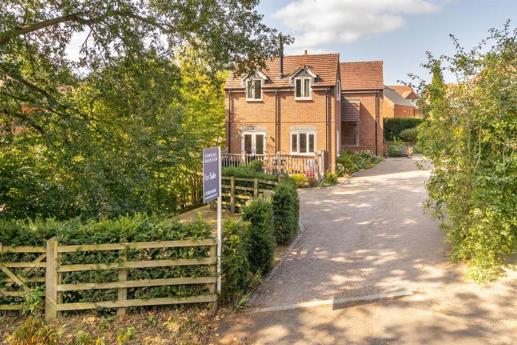 Secret Cottage, Brownsover (24).jpg
