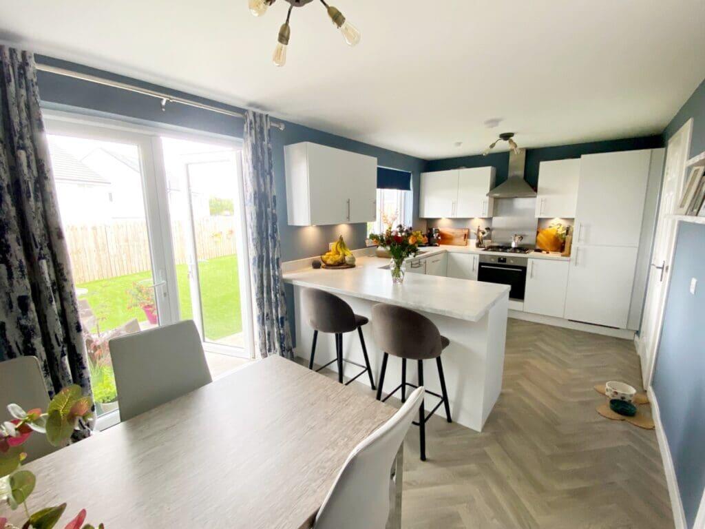 DINING / KITCHEN