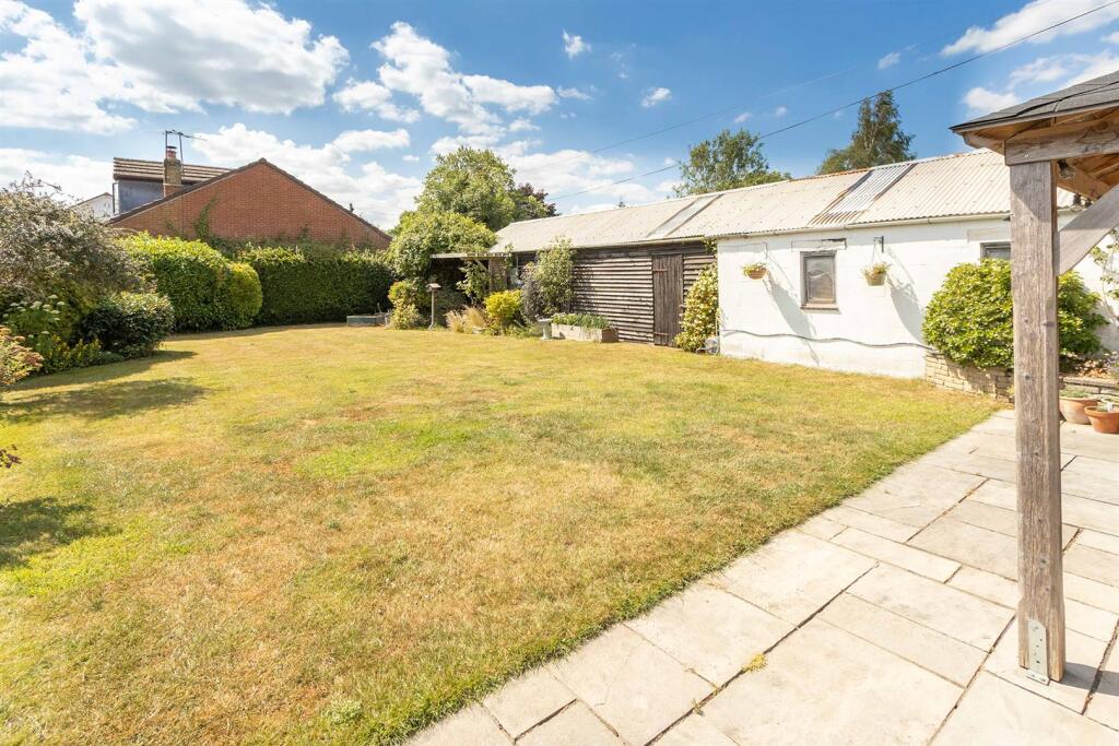 2 Barby Lane, Rugby (5).jpg