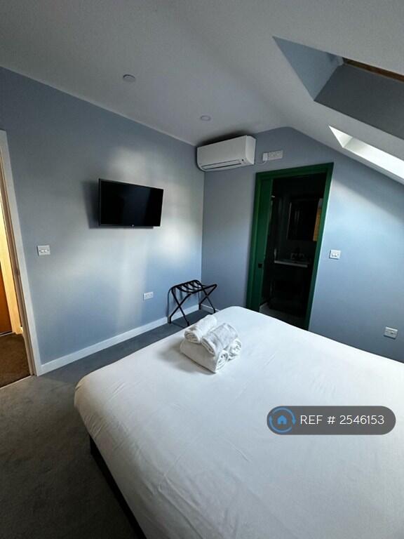 Ensuite Bedroom 1