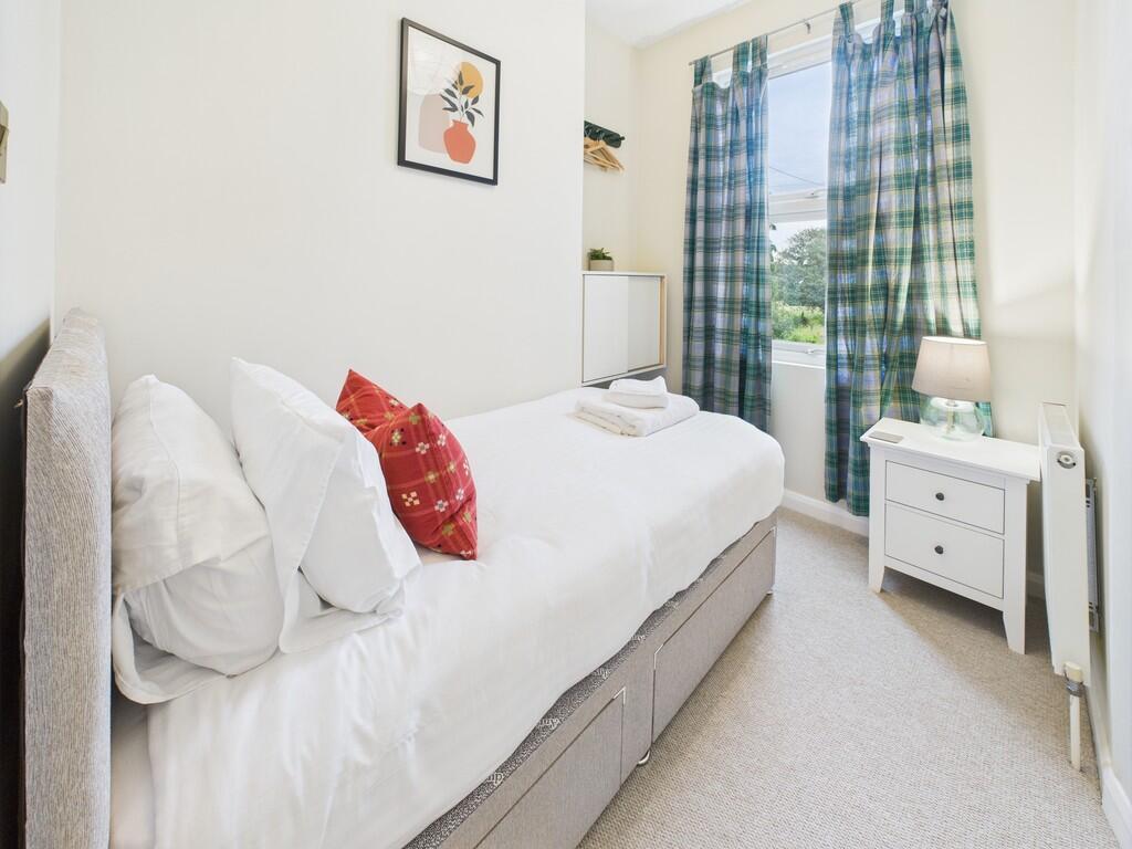 CAM02089G0-PR0495...