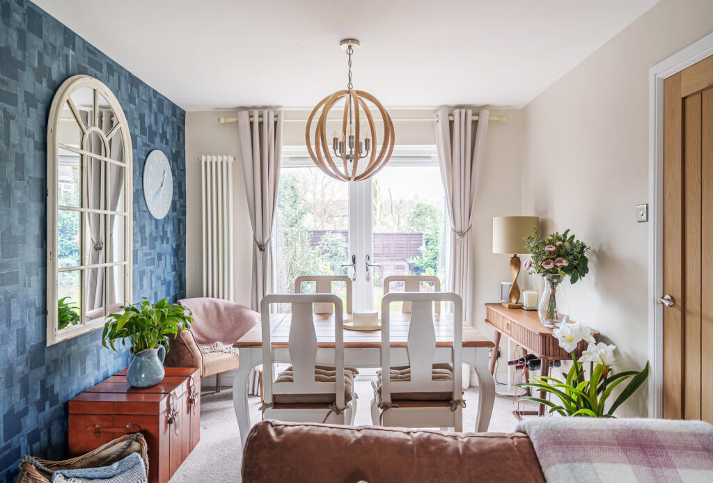 Sitting/Dining Room